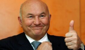Юрий Лужков запустил пчеловодство в Калининградской области