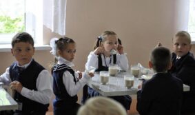 Делегация депутатов фракции КПРФ ознакомилась с жизнью московской школы