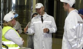 Проекты предприятия обсудили руководство «Балтики-Новосибирск» и глава регионального Минпромторга