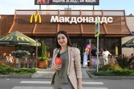 Макдоналдс поможет двум миллионам молодых людей найти работу