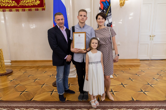 Ученик медицинского класса Богдан Рудик признан заслуженным москвичом
