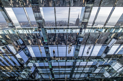 Новая инсталляция от Kenzo Digital на SUMMIT One Vanderbilt с панорамным видом на Нью-Йорк