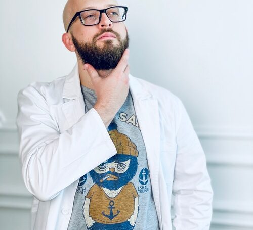 Артем Коробов рассказал, пострадает ли индустрия пластической хирургии из-за санкций