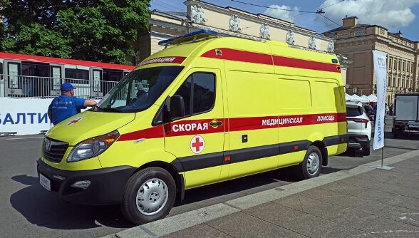 Первый автомобиль на базе Sollers Atlant получила петербургская Скорая помощь